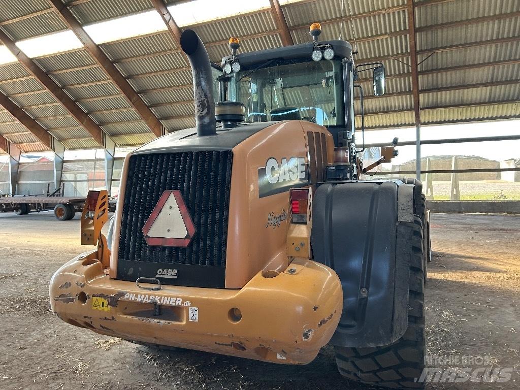 CASE 821 E Pale gommate