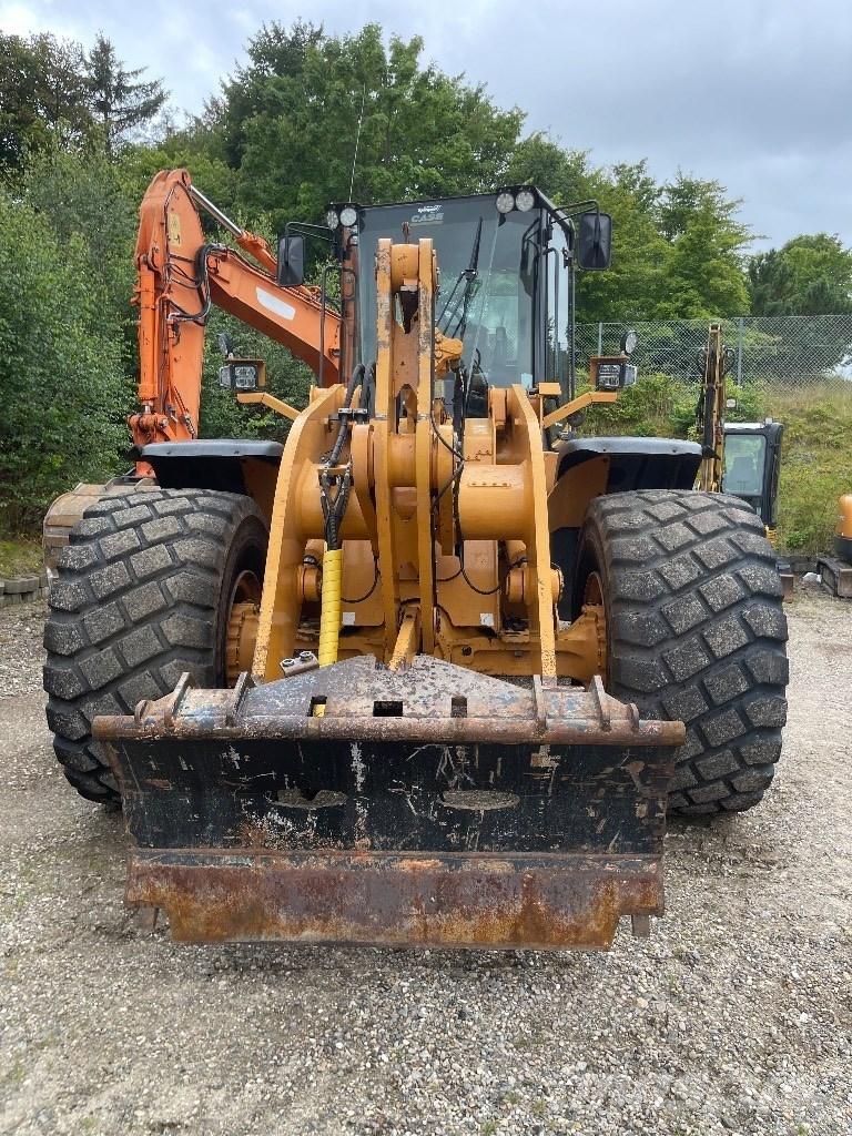 CASE 821 E Pale gommate