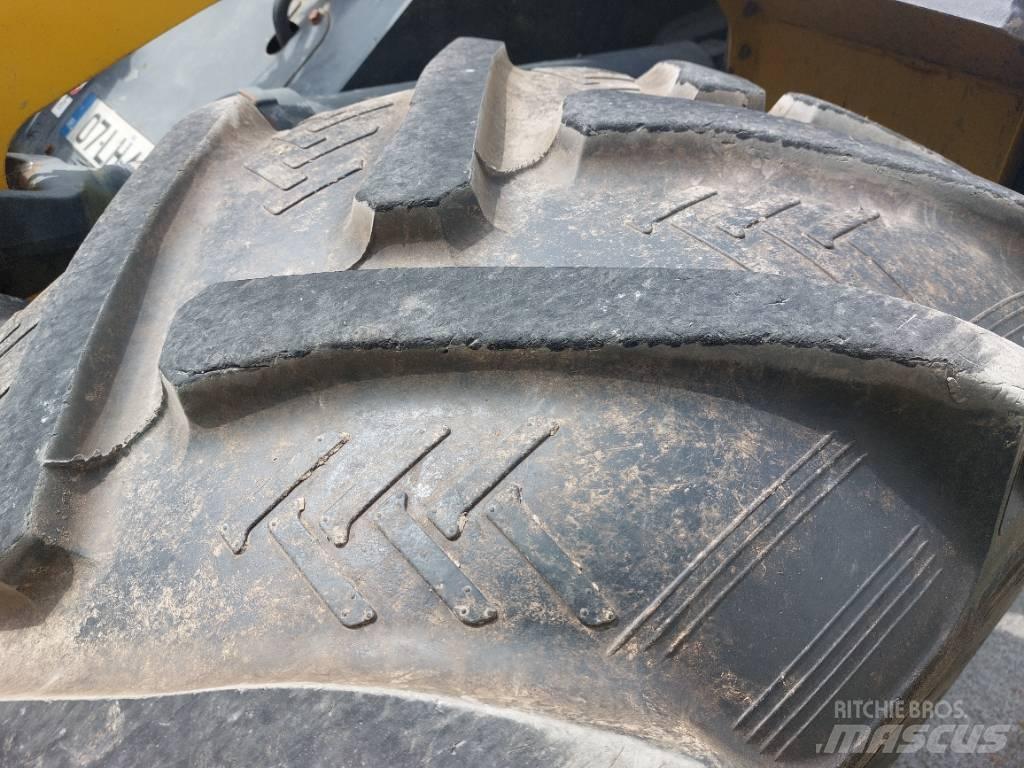 Komatsu WA320-5 Pale gommate