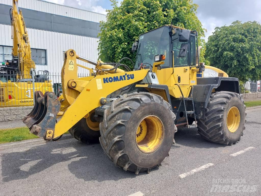 Komatsu WA320-5 Pale gommate