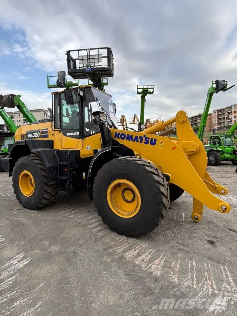 Komatsu WA 320-8 Pale gommate