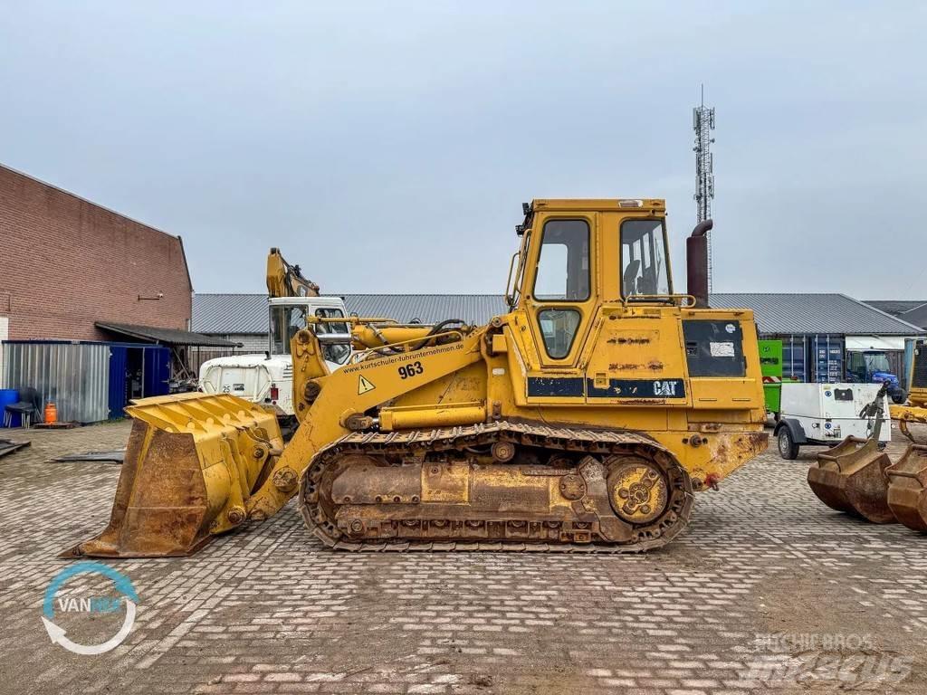 CAT 963 Pale cingolate