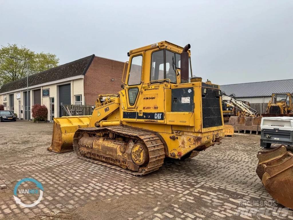 CAT 963 Pale cingolate