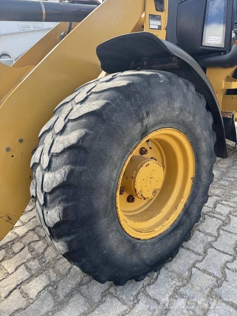 CAT 908M Pale gommate