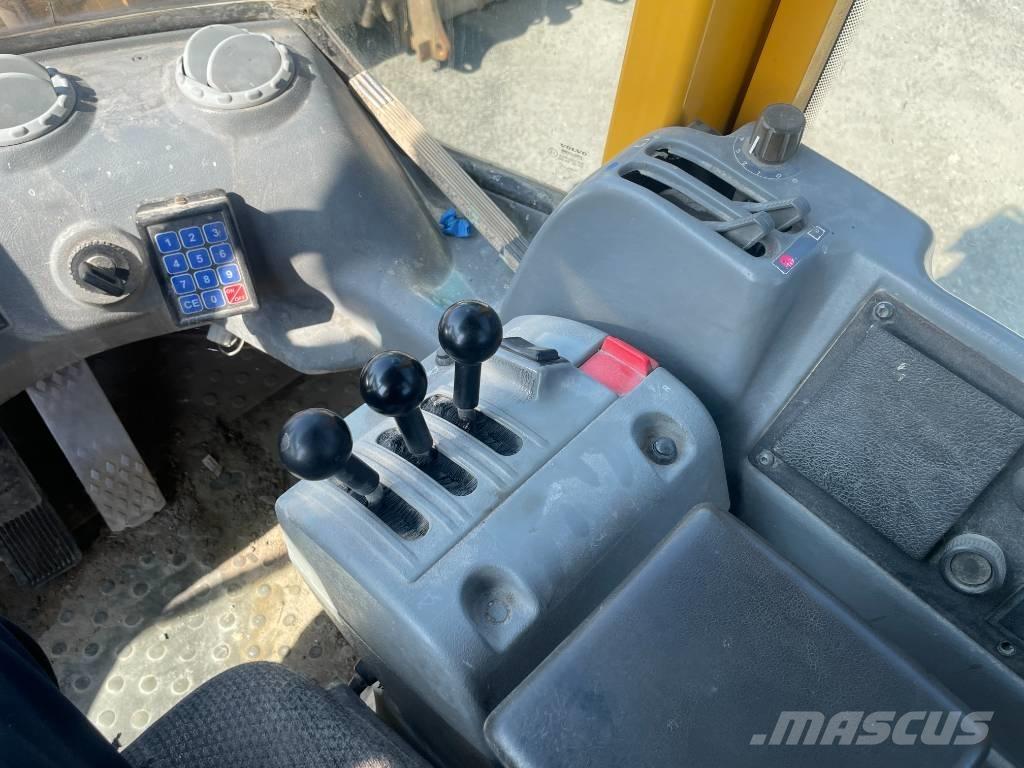 Volvo L 50 D Pale gommate