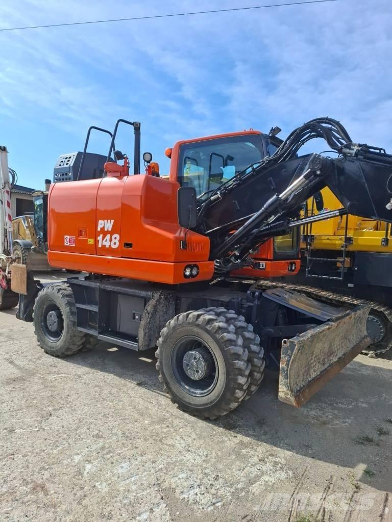 Komatsu PW 148-11 Escavatori gommati