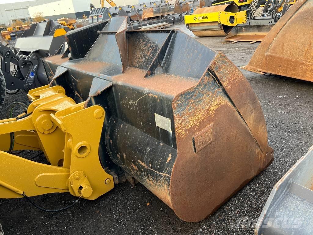 CAT 938M Pale gommate