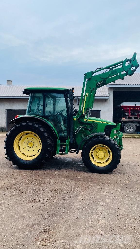 John Deere 5820 Trattori