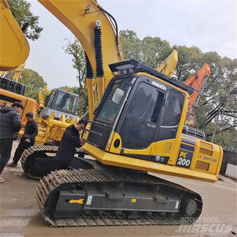 Komatsu PC200-8 Escavatori cingolati