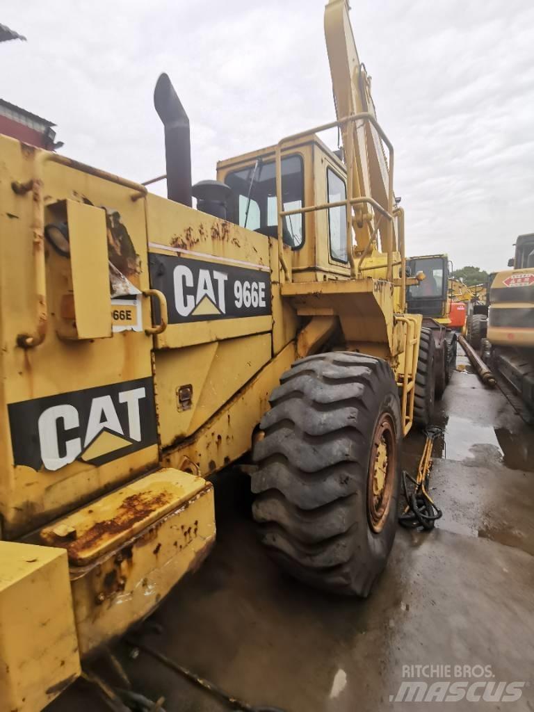 CAT 966E Pale gommate