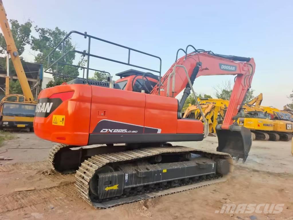 Doosan DX 225 Escavatori cingolati