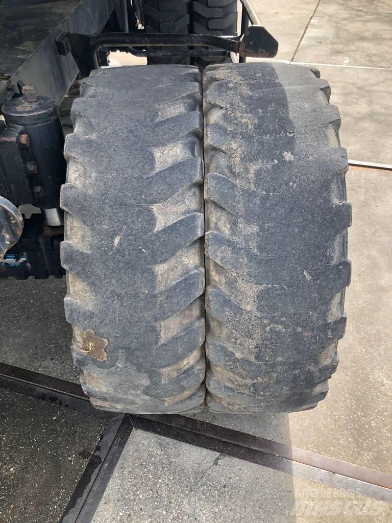 Etec 813B Escavatori gommati