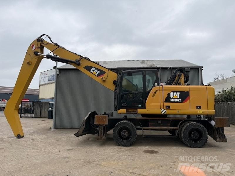 CAT MH 3022 Movimentazione rifiuti