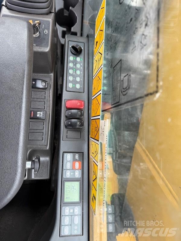 CAT MH 3022 Movimentazione rifiuti