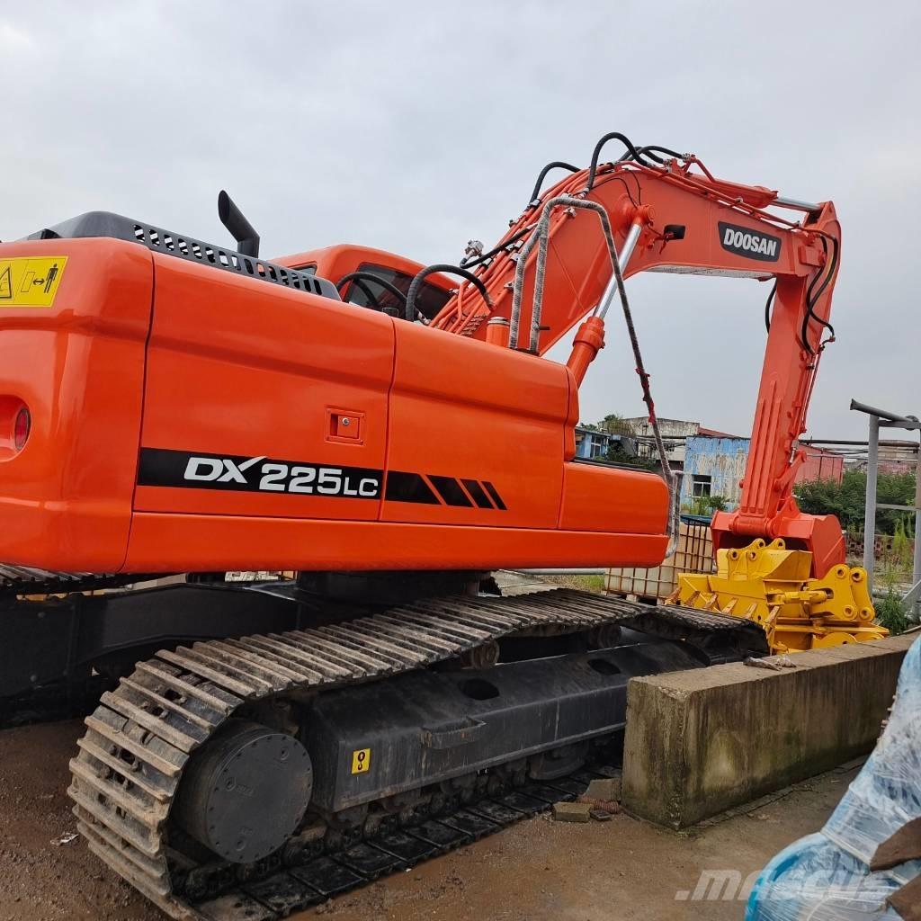 Doosan DX 225 Escavatori cingolati