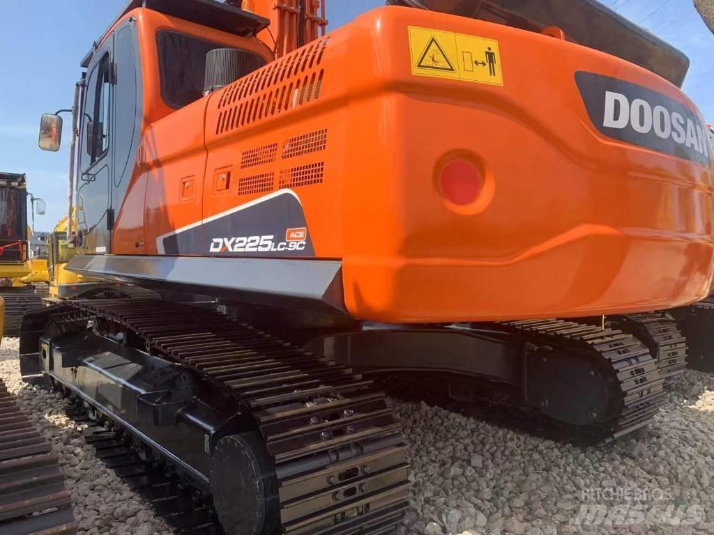 Doosan DX 225 Escavatori cingolati