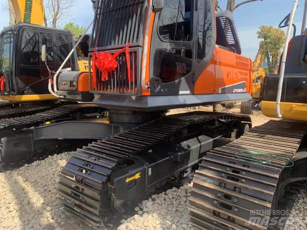 Doosan DX 225 Escavatori cingolati