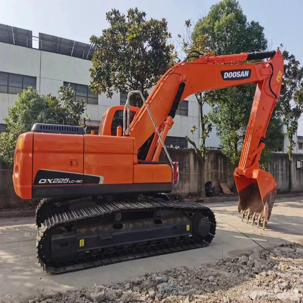 Doosan DX225LC-9C Escavatori cingolati