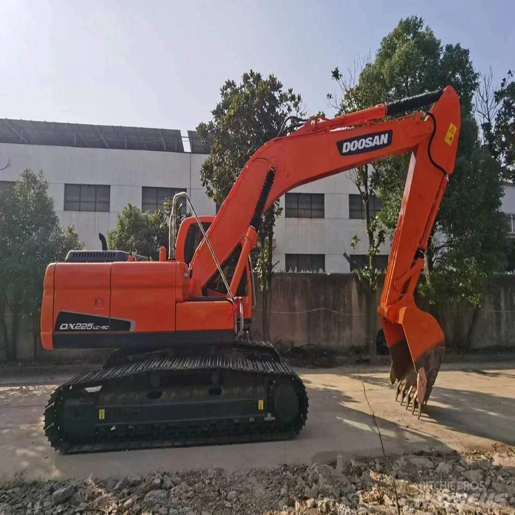 Doosan DX225LC-9C Escavatori cingolati