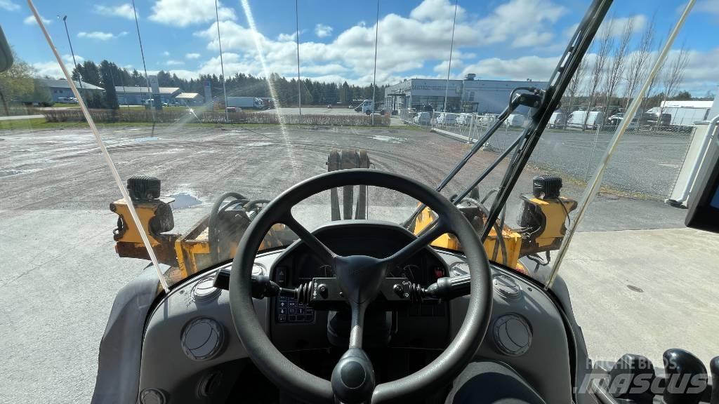 Volvo L 120 G Pale gommate