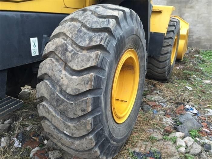 Komatsu WA 320-5 Pale gommate