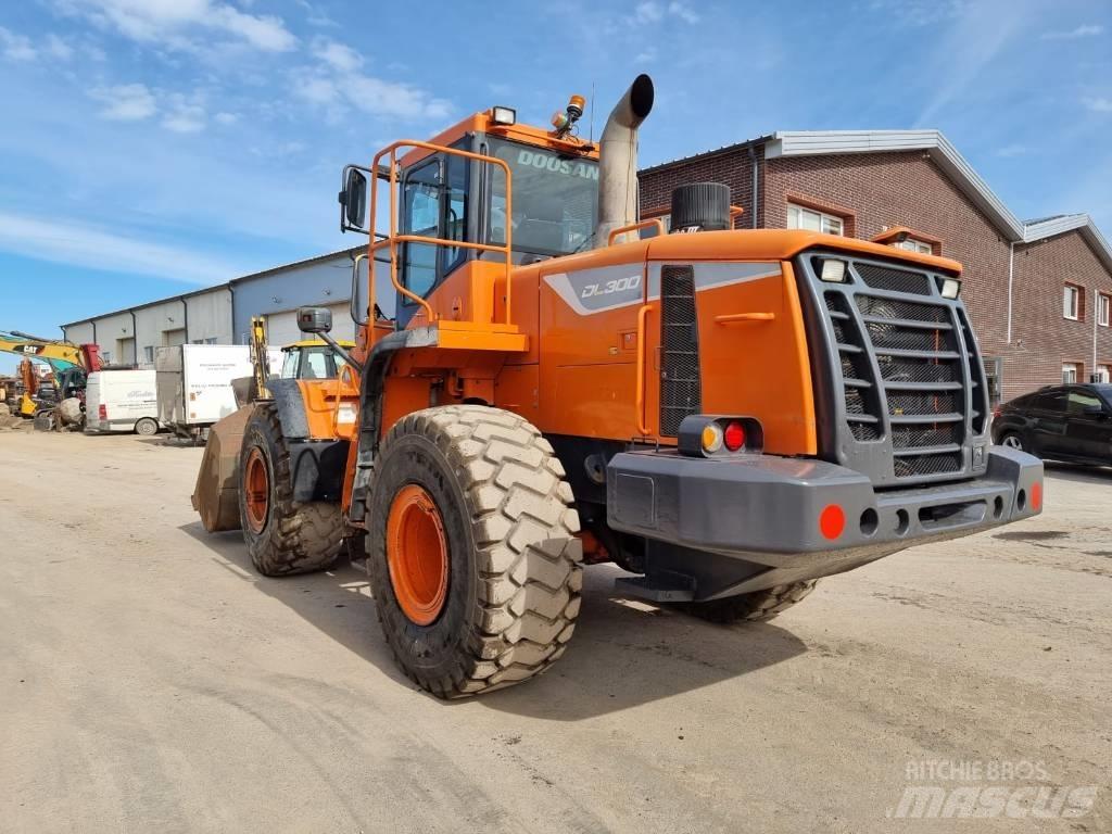 Doosan DL 300-5 Pale gommate