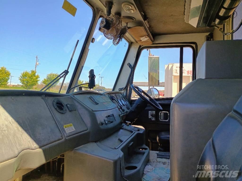  2011 Crane Carrier Camion dei rifiuti