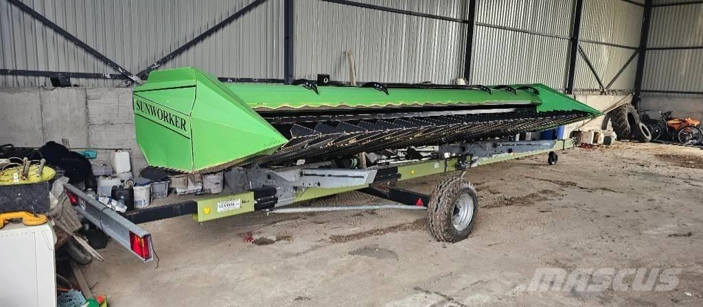 CLAAS Tucano 440 Mietitrebbiatrici