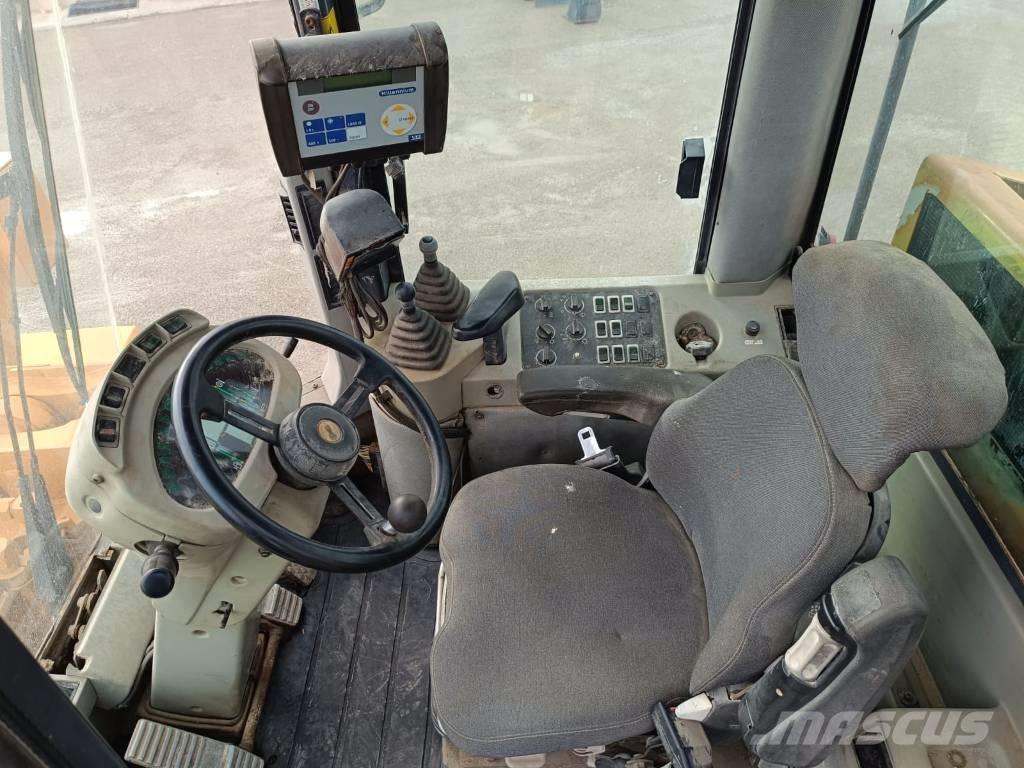 CASE 821C Pale gommate