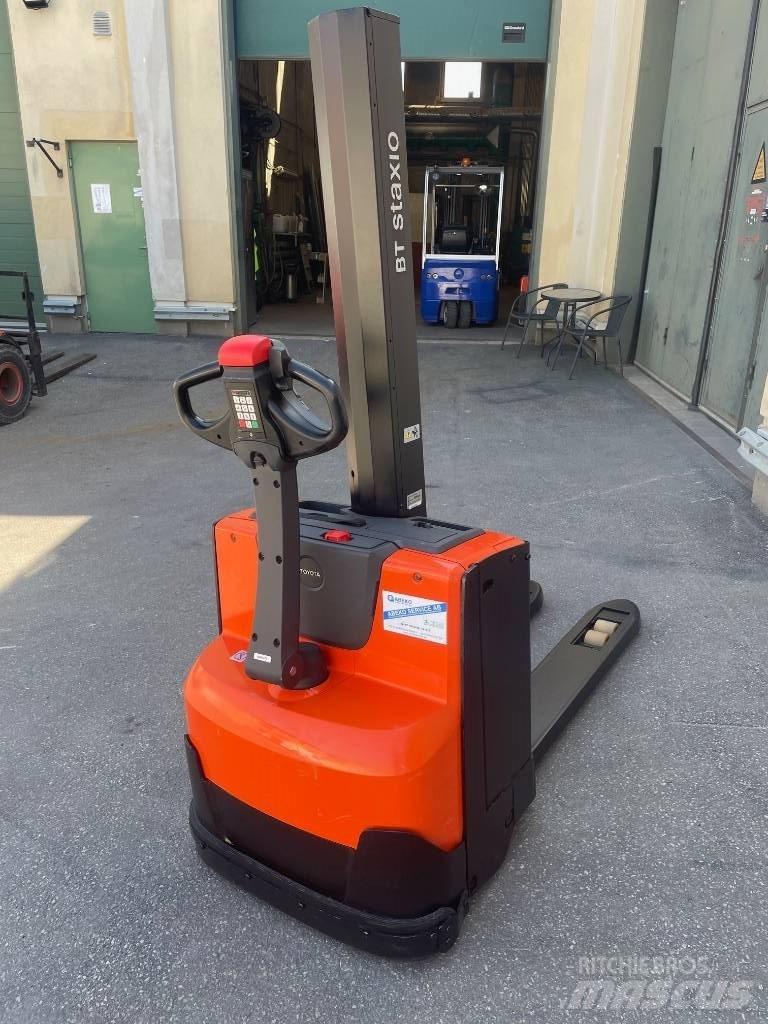 BT SWE080L Transpallet uomo a terra
