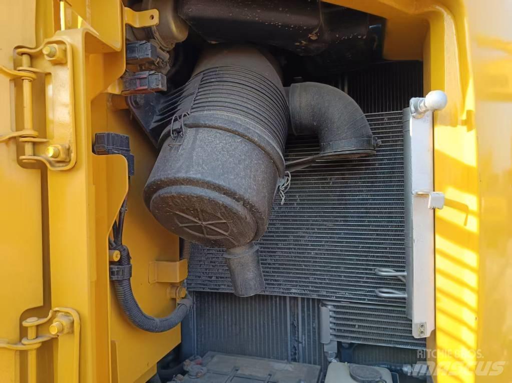 Komatsu PC138 Escavatori medi 7t - 12t