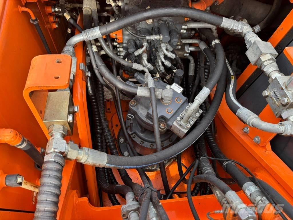 Doosan DX 225 LC Escavatori cingolati