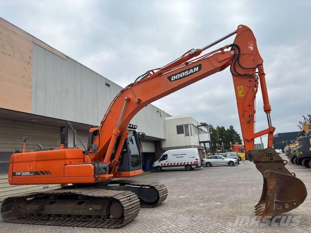 Doosan DX 225 LC Escavatori cingolati