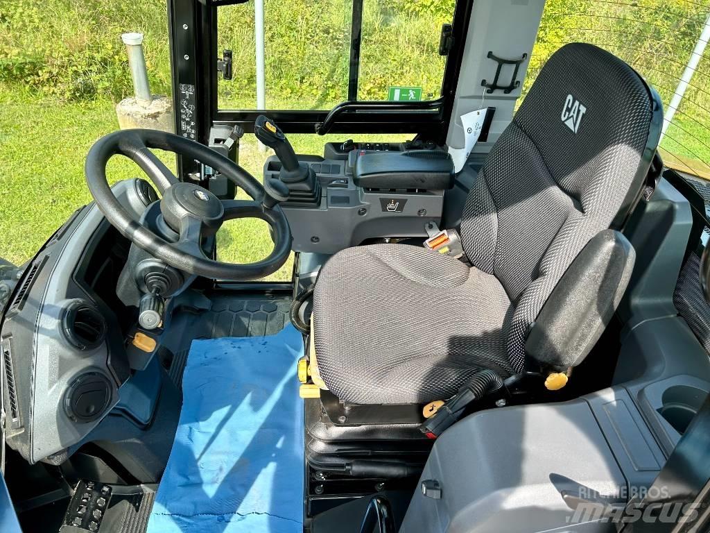CAT 906 NG Pale gommate