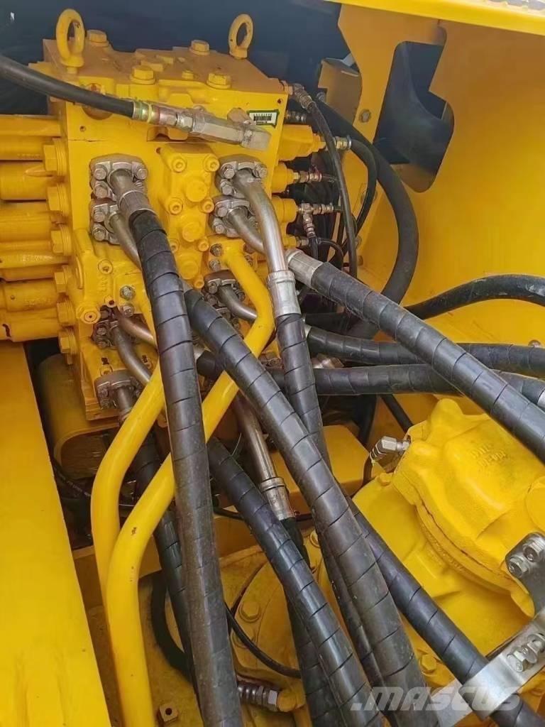 Komatsu 240LC-8 Escavatori cingolati