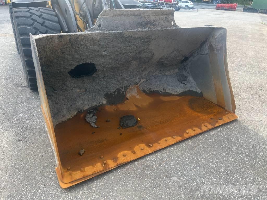 Volvo L 90 H Pale gommate
