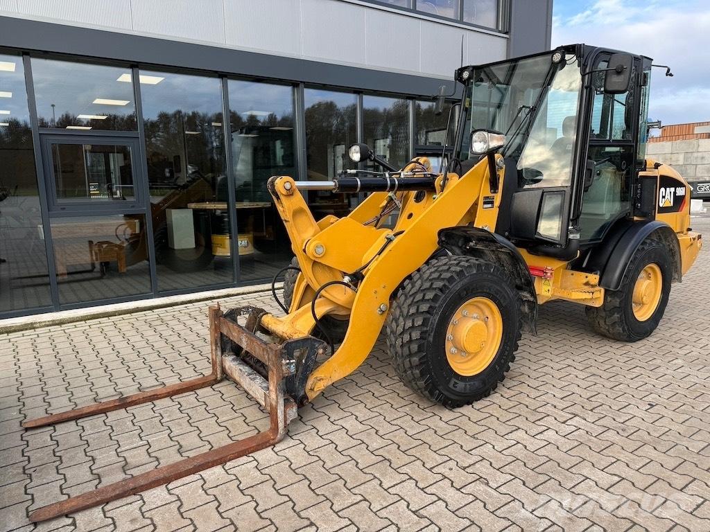 CAT 906M Pale gommate