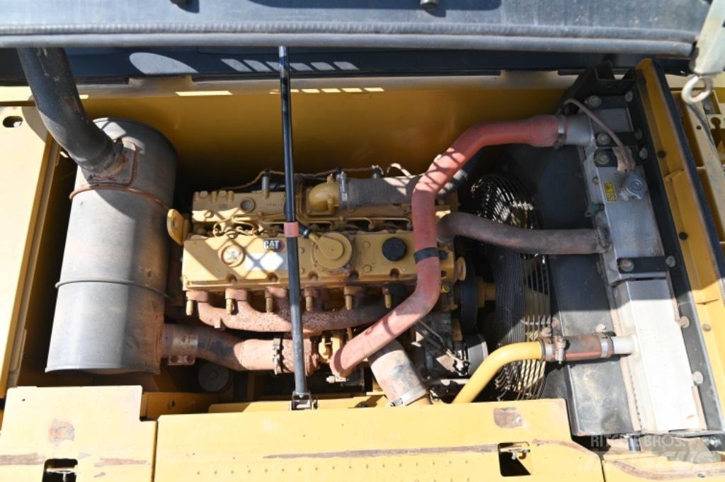 CAT 323D3 Escavatori gommati