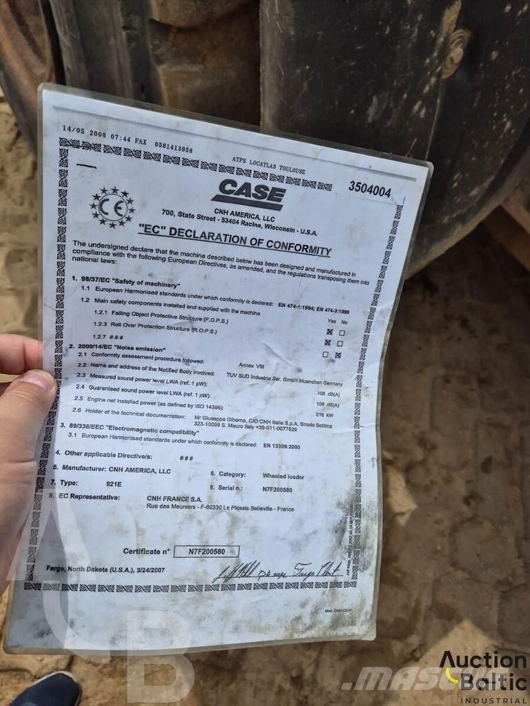 CASE 921 E Pale gommate