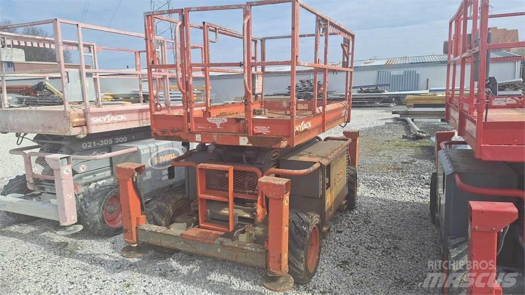 SkyJack SJ6832RTE Piattaforme a pantografo