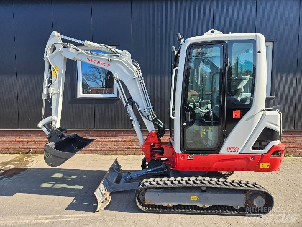 Takeuchi TB 225 Miniescavatori