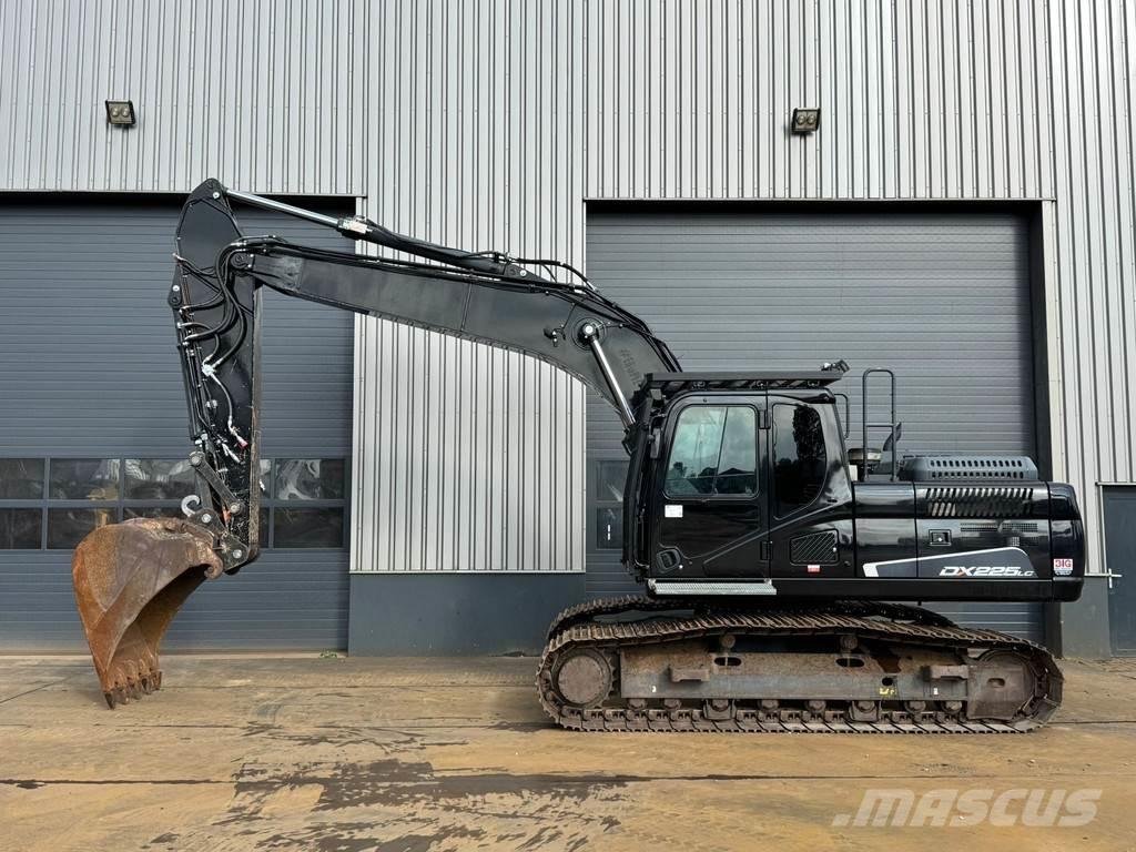 Doosan DX225LC-5 Escavatori cingolati