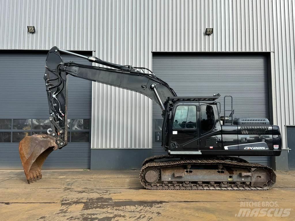 Doosan DX225LC-5 Escavatori cingolati