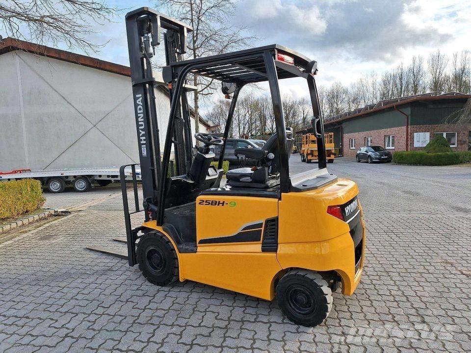 Hyundai 25 BH-9 Costruzioni - Altro