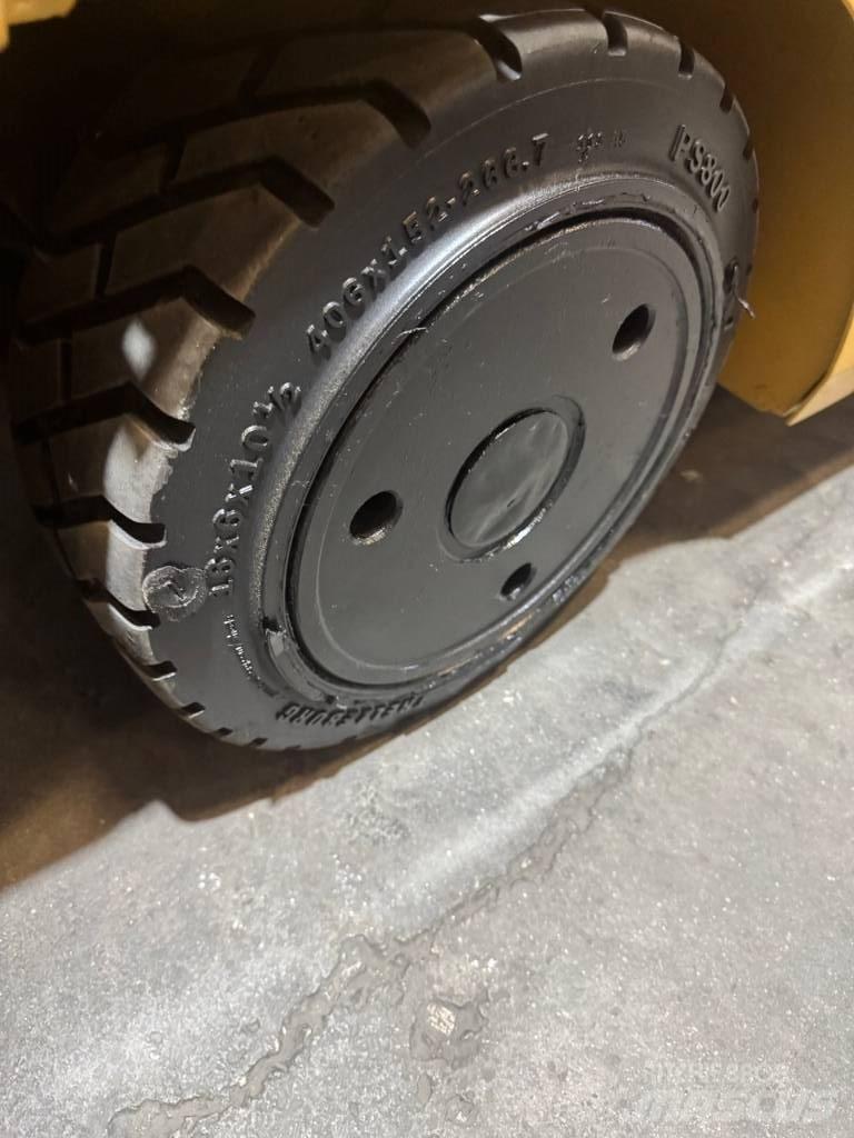 CAT EC30N2 Carrelli elevatori elettrici