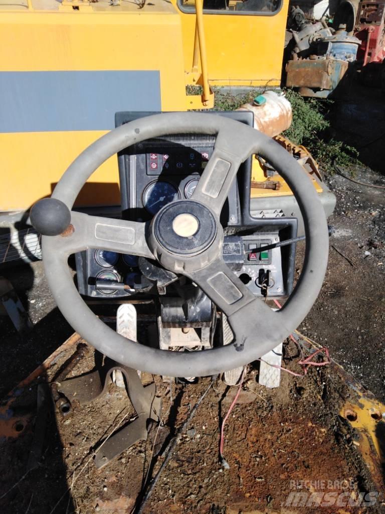 Furukawa 335 Cabine e interni