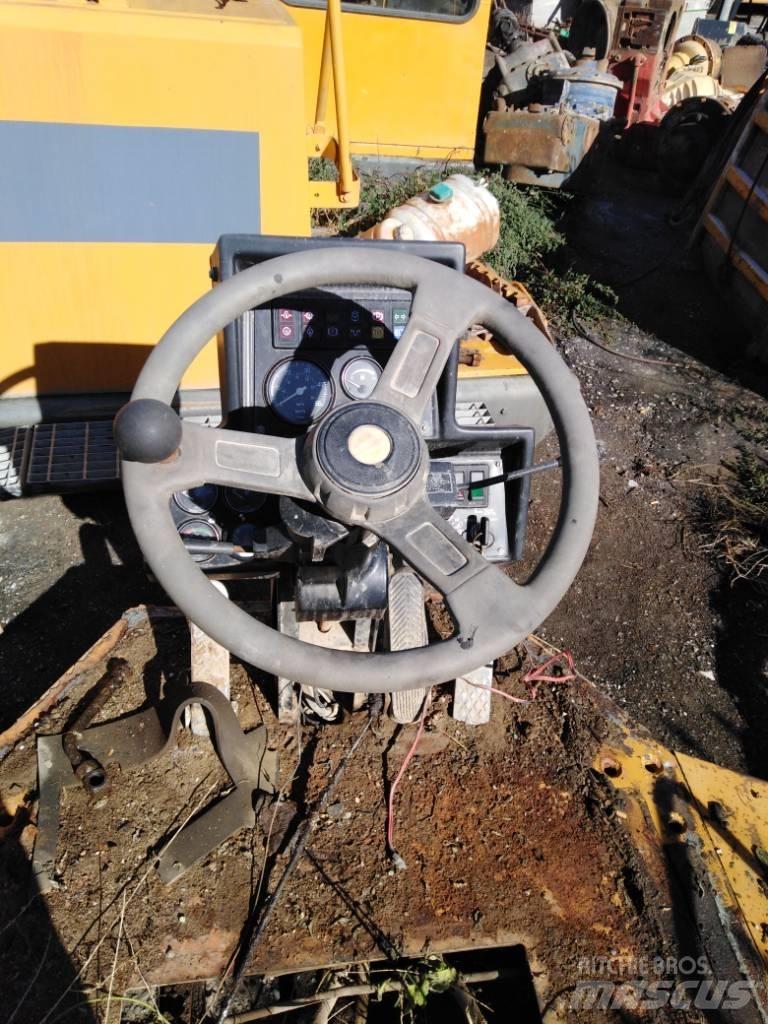 Furukawa 335 Cabine e interni