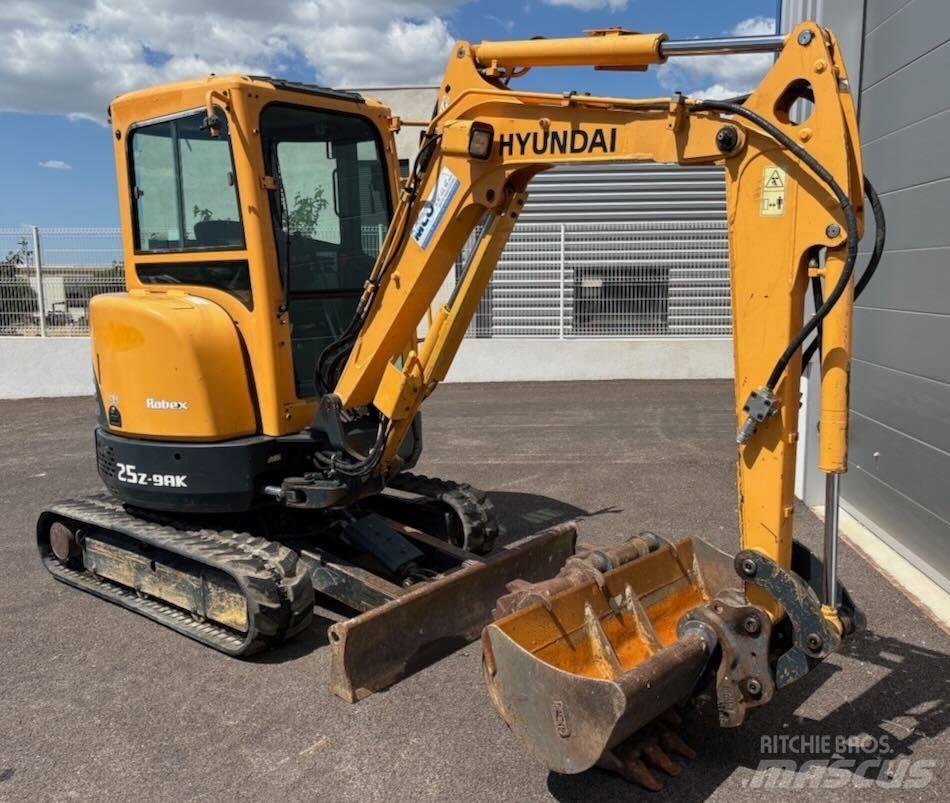 Hyundai R25Z-9 AK Miniescavatori