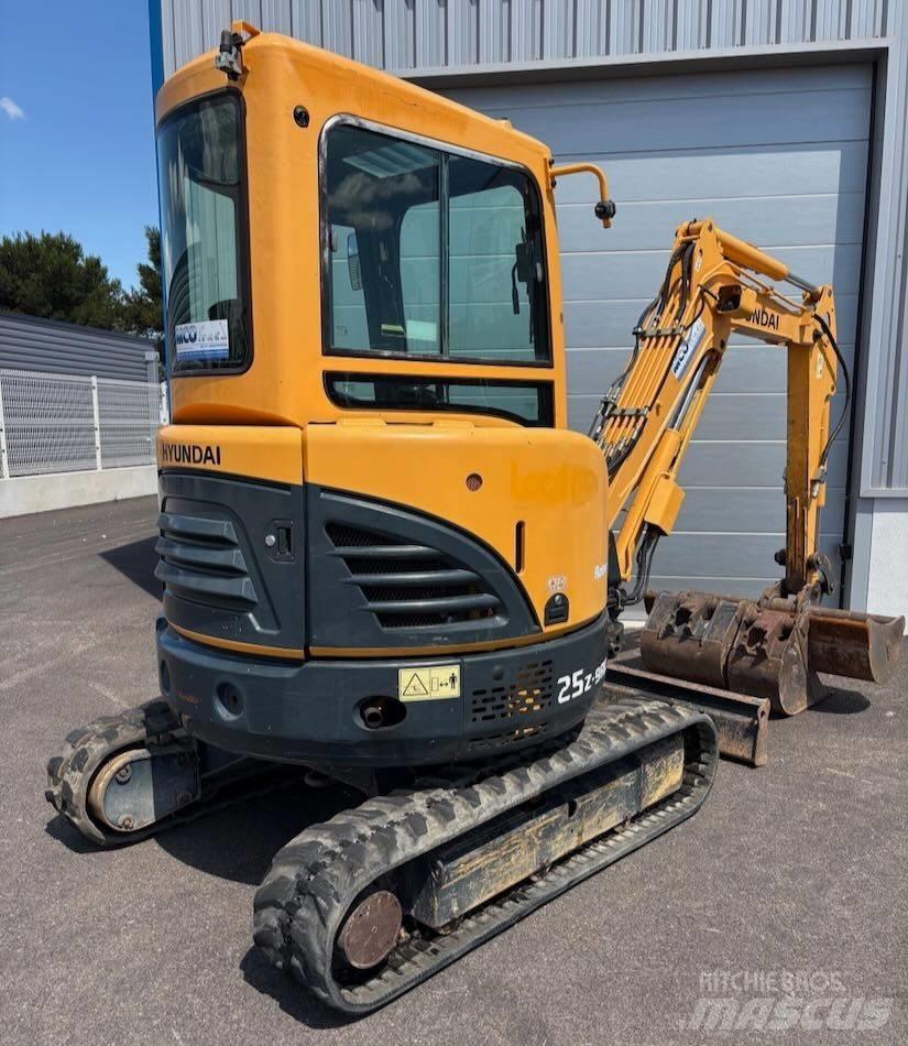 Hyundai R25Z-9 AK Miniescavatori
