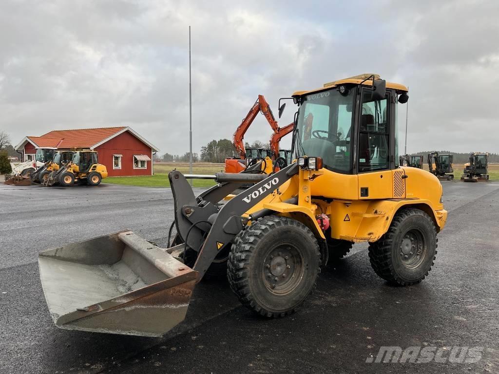 Volvo L 30 B Pro Pale gommate